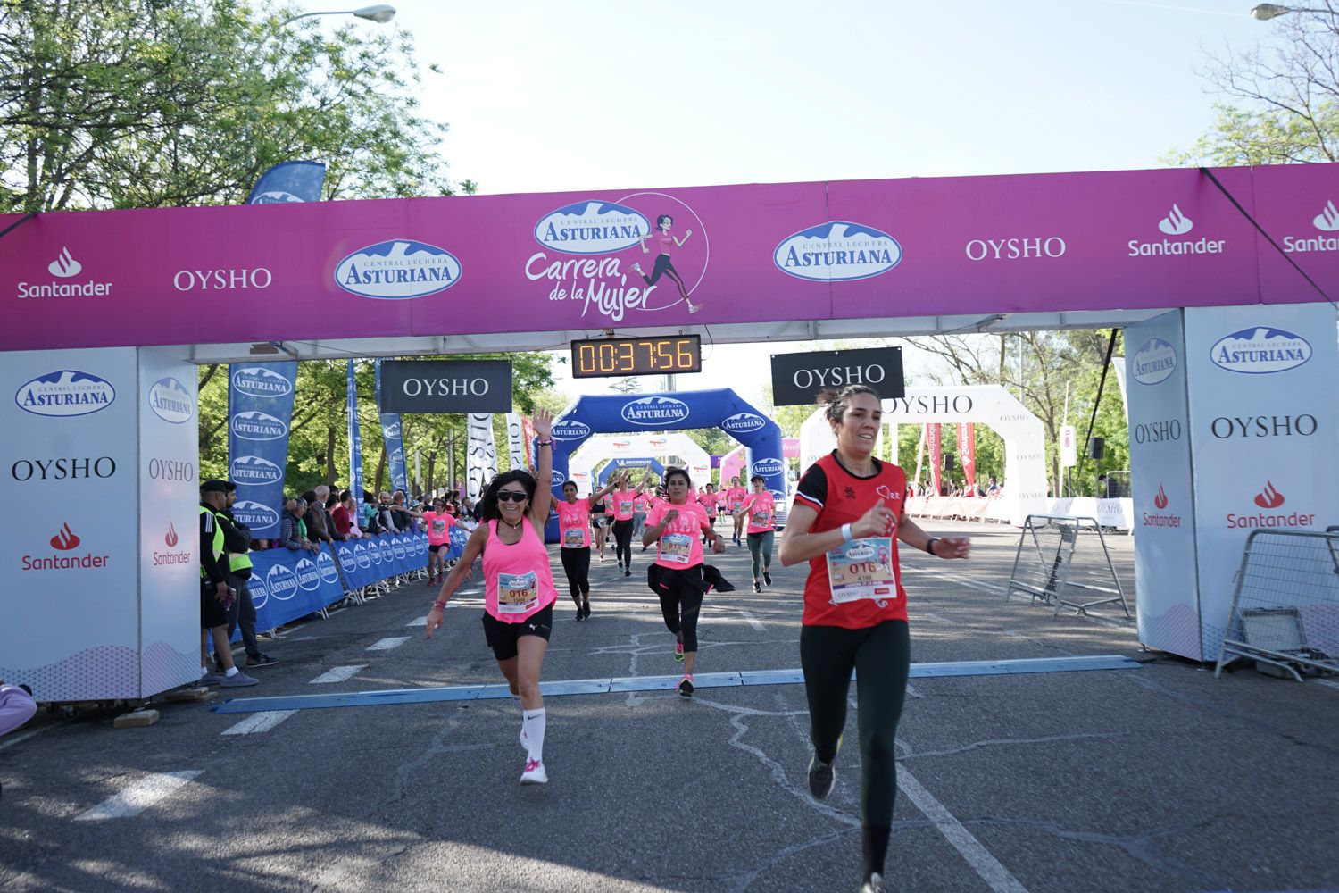 Todas las fotos de meta de la Carrera de la Mujer de Madrid 03214