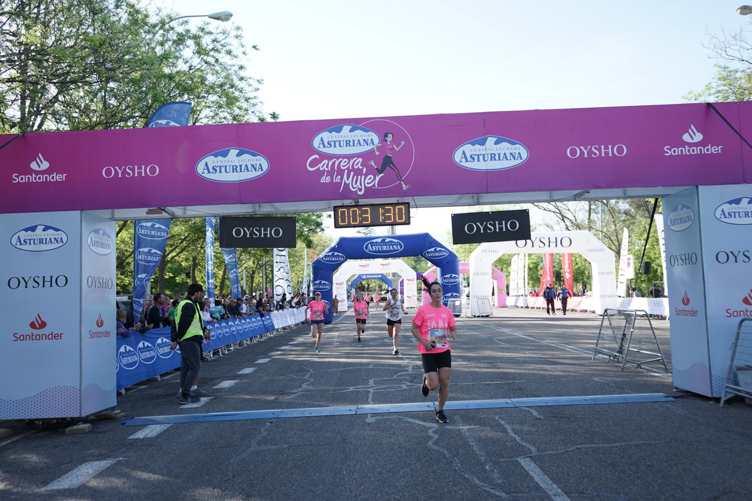 Todas las fotos de meta de la Carrera de la Mujer de Madrid 03119