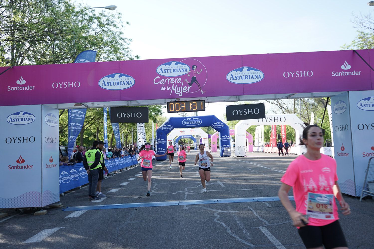Todas las fotos de meta de la Carrera de la Mujer de Madrid 03120