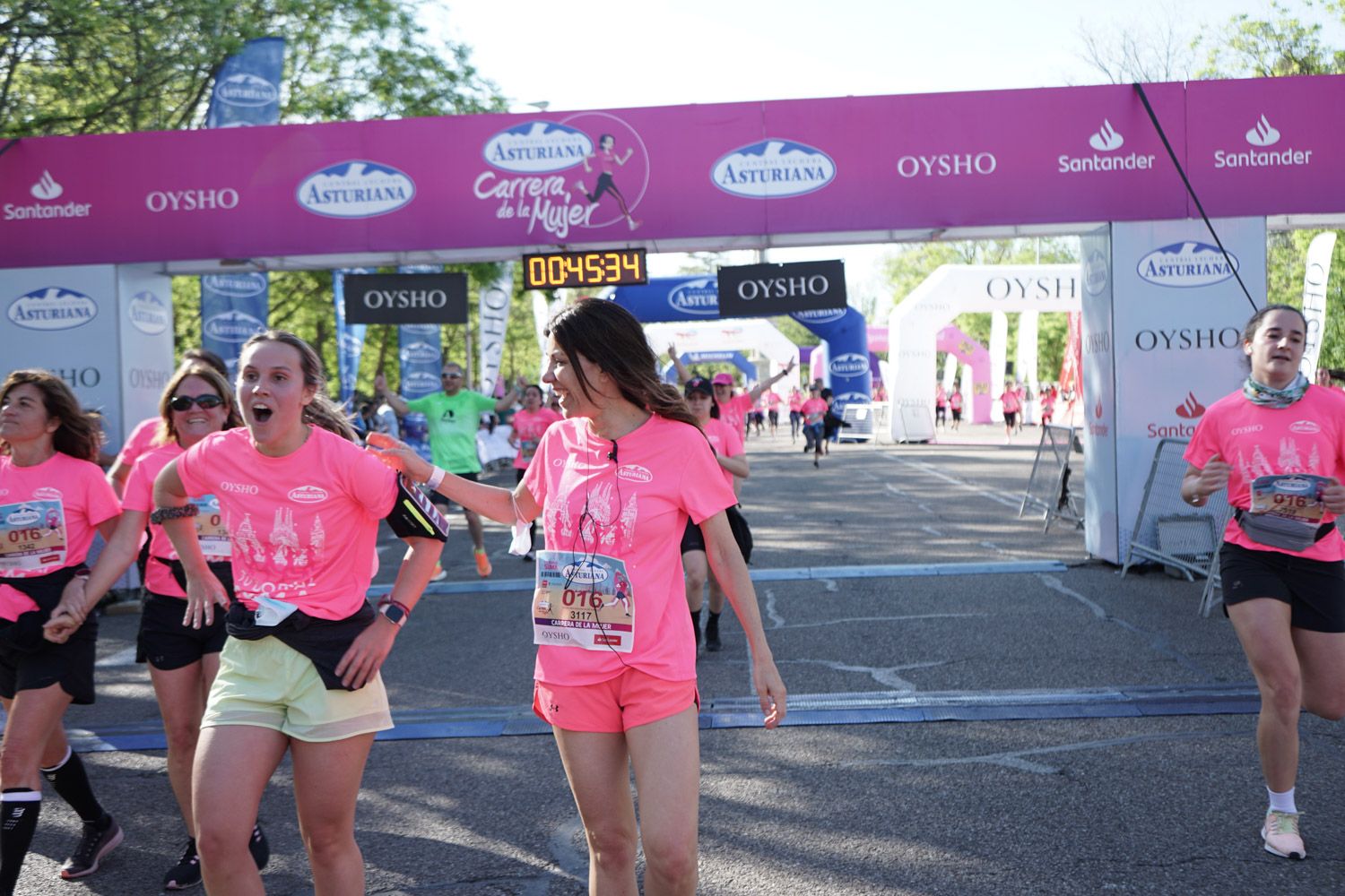 Todas las fotos de meta de la Carrera de la Mujer de Madrid 03314