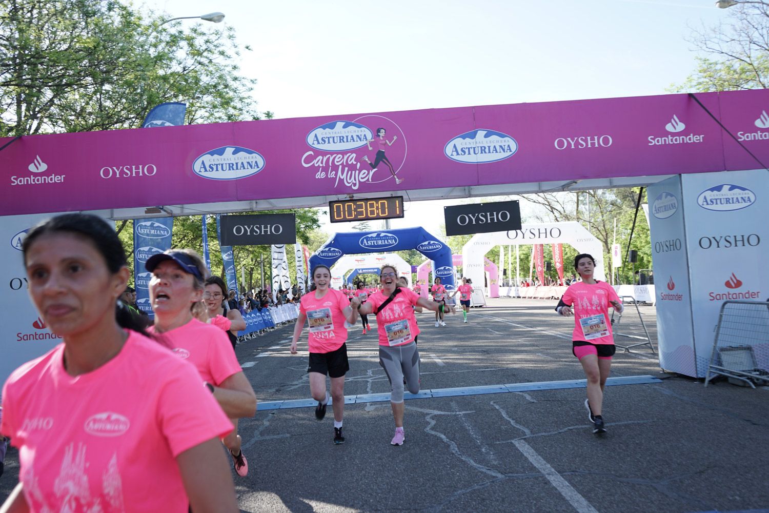 Todas las fotos de meta de la Carrera de la Mujer de Madrid 03216