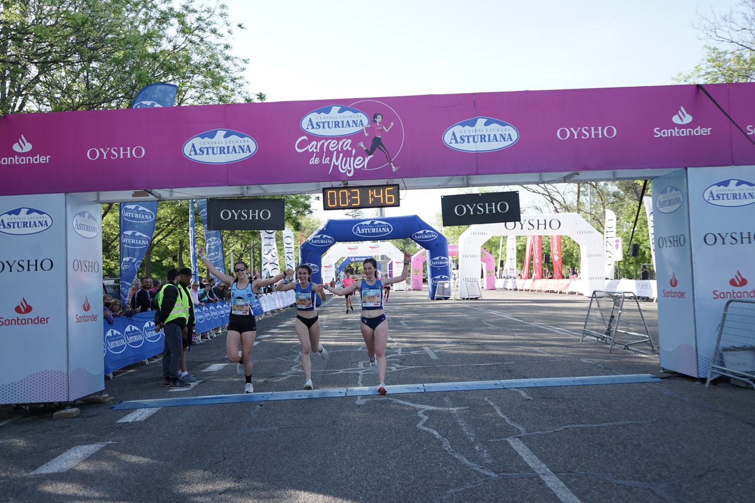 Todas las fotos de meta de la Carrera de la Mujer de Madrid 03121
