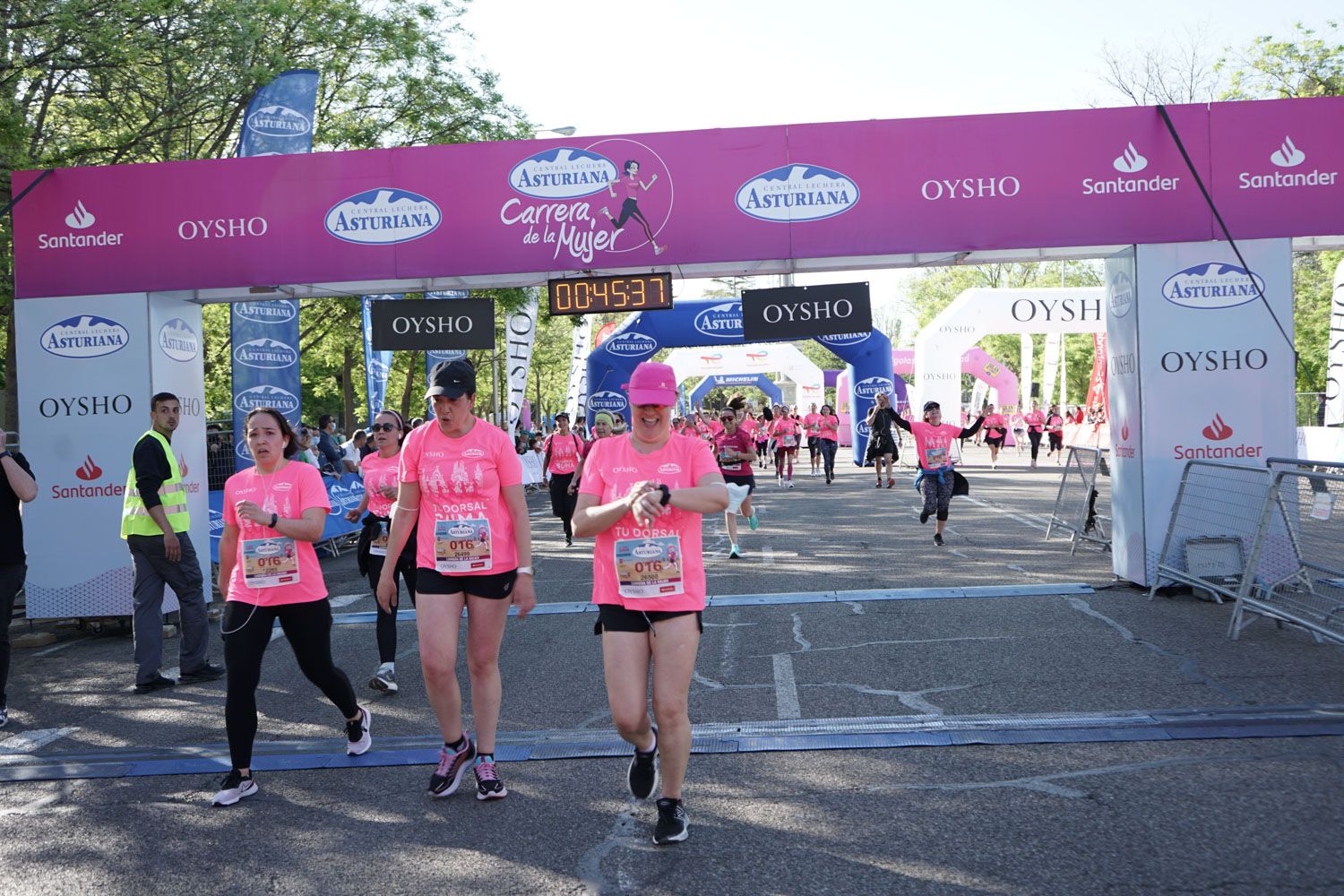 Todas las fotos de meta de la Carrera de la Mujer de Madrid 03315