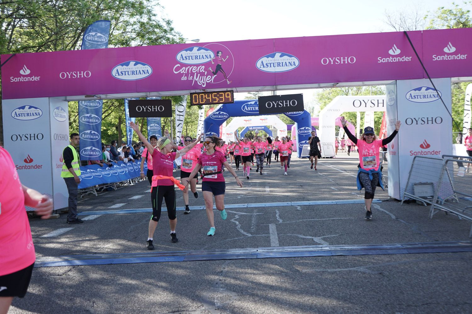 Todas las fotos de meta de la Carrera de la Mujer de Madrid 03316