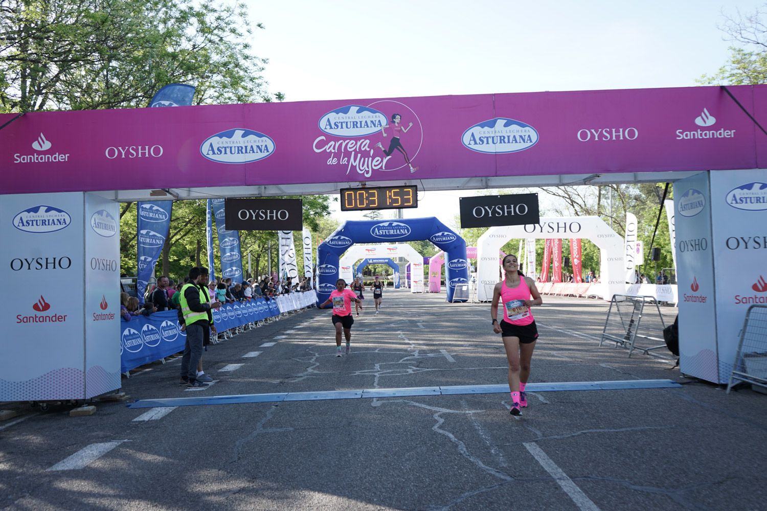 Todas las fotos de meta de la Carrera de la Mujer de Madrid 03123