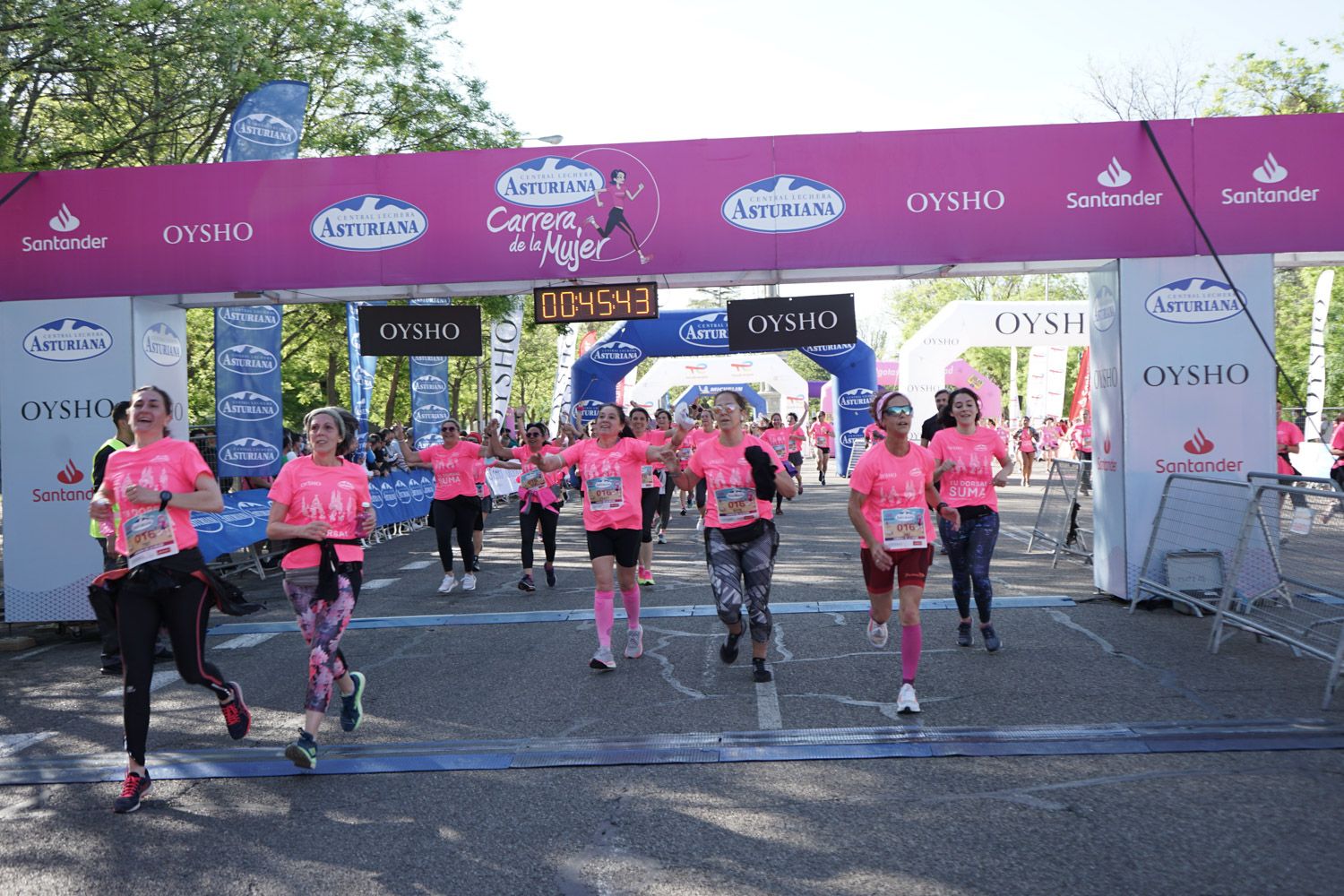 Todas las fotos de meta de la Carrera de la Mujer de Madrid 03317