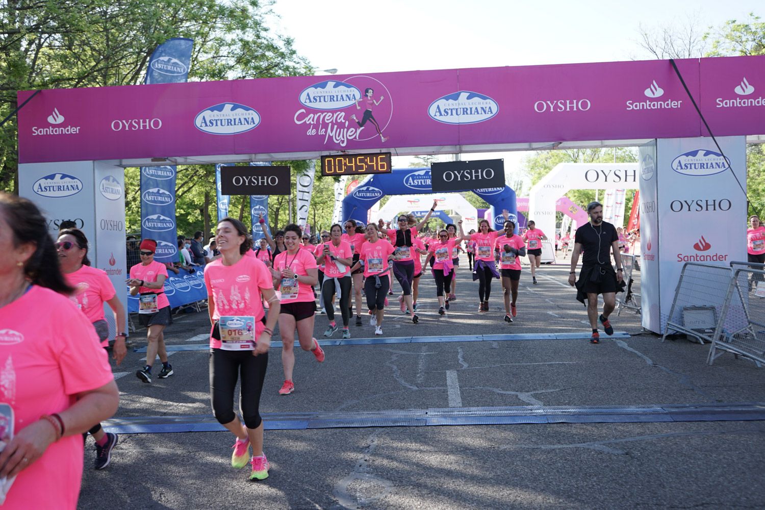 Todas las fotos de meta de la Carrera de la Mujer de Madrid 03318