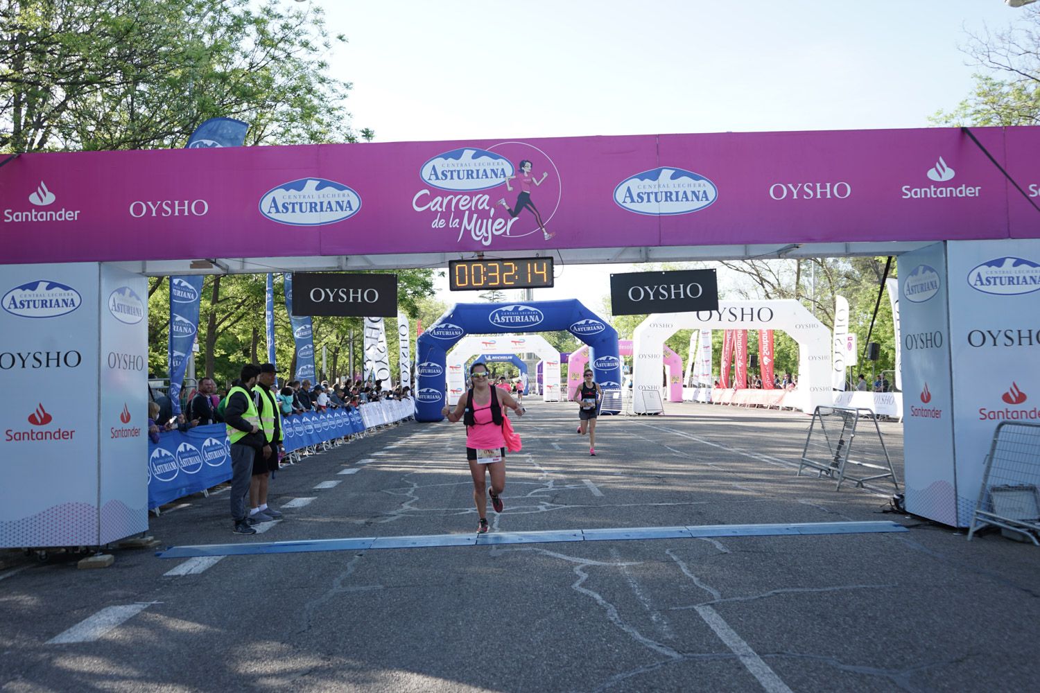 Todas las fotos de meta de la Carrera de la Mujer de Madrid 03125