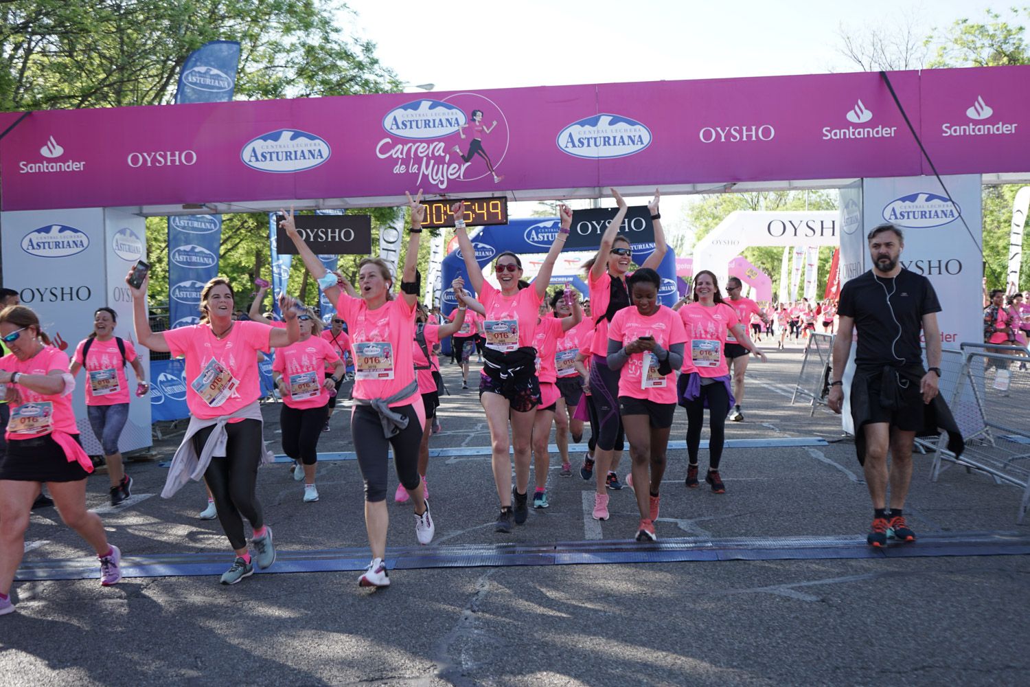 Todas las fotos de meta de la Carrera de la Mujer de Madrid 03319