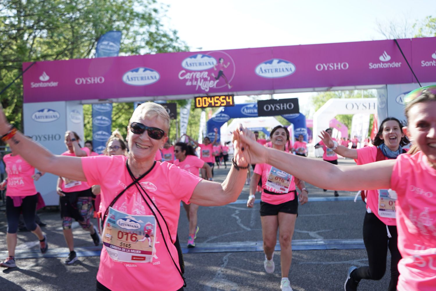 Todas las fotos de meta de la Carrera de la Mujer de Madrid 03320