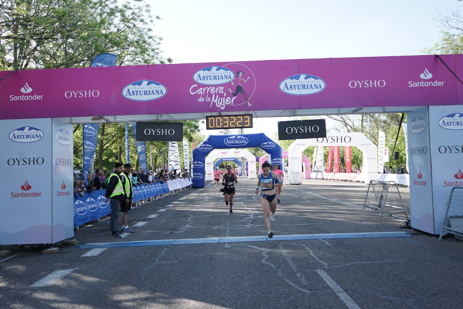 Todas las fotos de meta de la Carrera de la Mujer de Madrid 03127