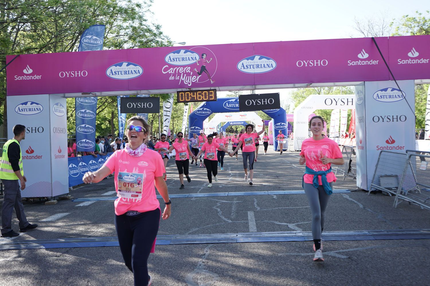 Todas las fotos de meta de la Carrera de la Mujer de Madrid 03321