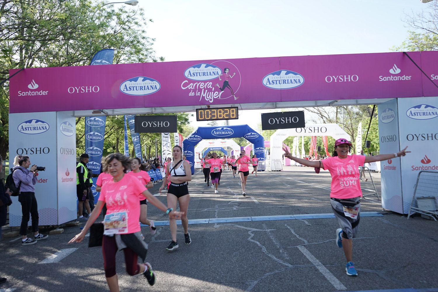 Todas las fotos de meta de la Carrera de la Mujer de Madrid 03224