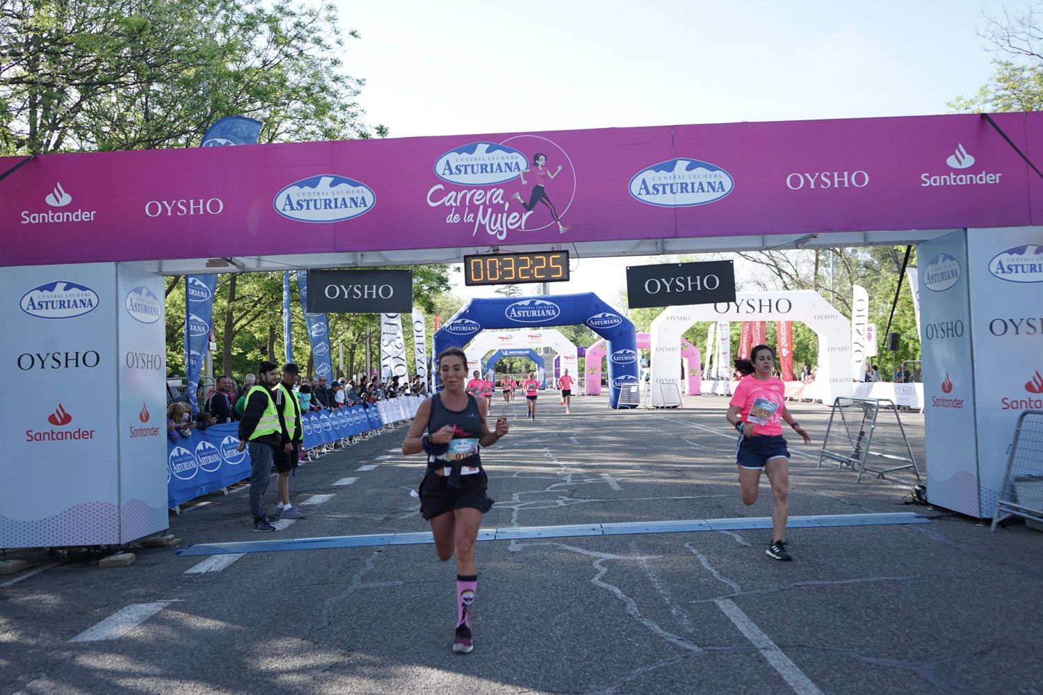 Todas las fotos de meta de la Carrera de la Mujer de Madrid 03128