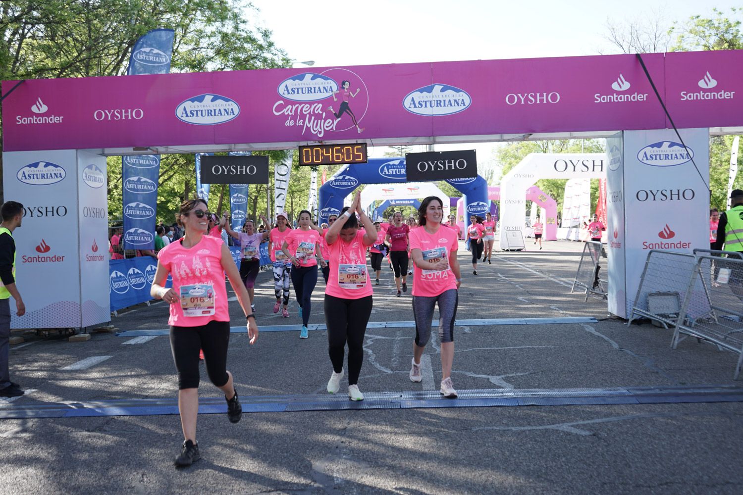 Todas las fotos de meta de la Carrera de la Mujer de Madrid 03322