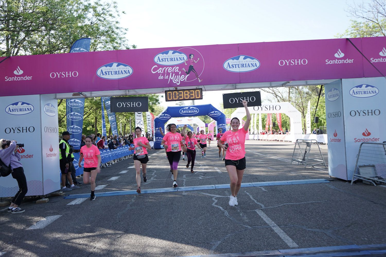 Todas las fotos de meta de la Carrera de la Mujer de Madrid 03225