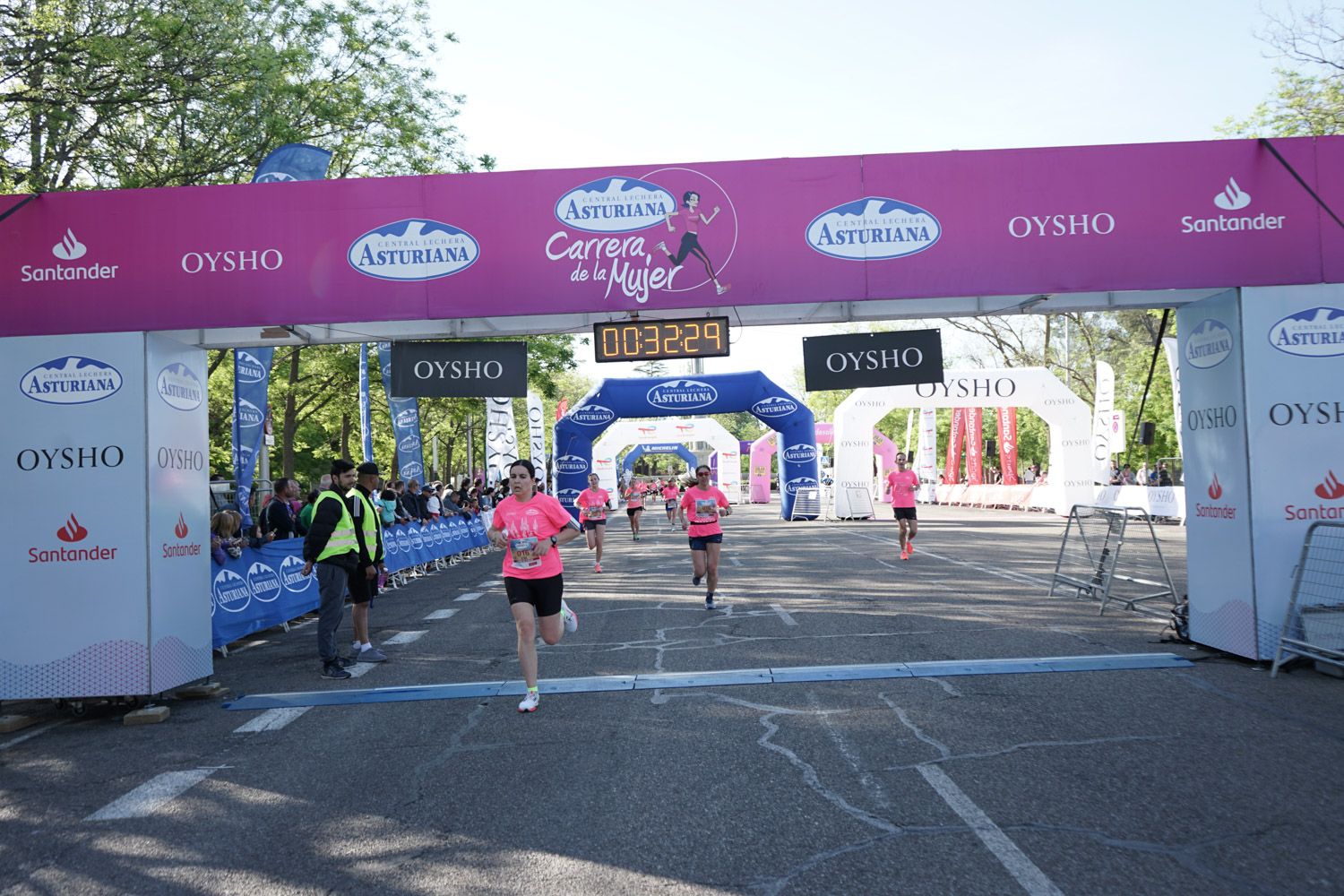 Todas las fotos de meta de la Carrera de la Mujer de Madrid 03129