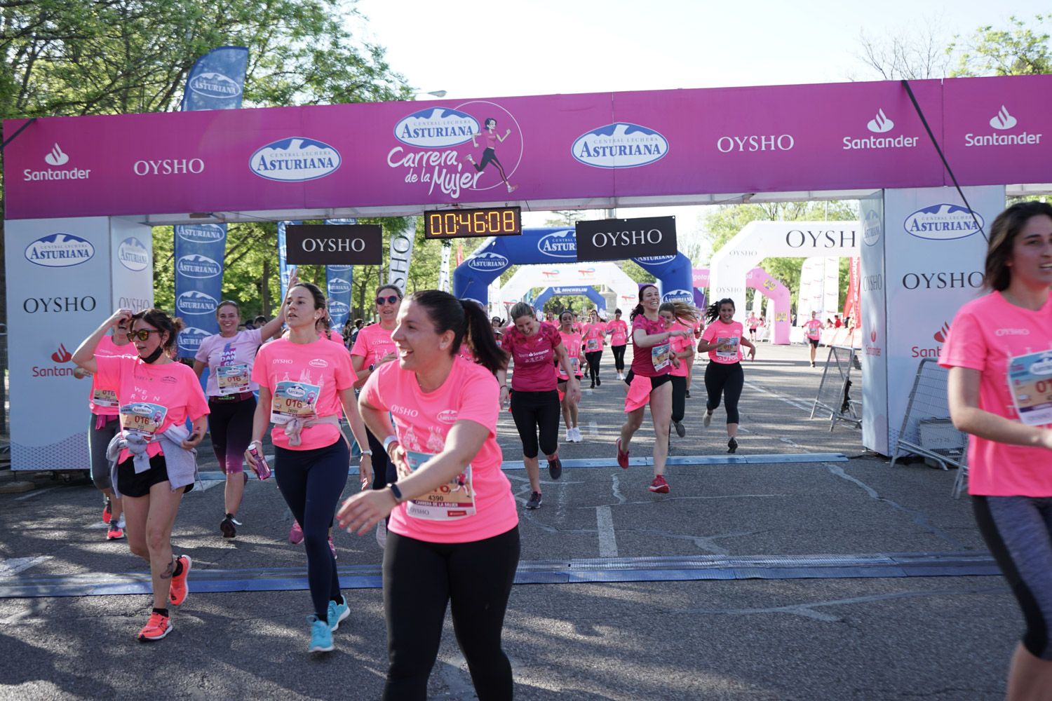 Todas las fotos de meta de la Carrera de la Mujer de Madrid 03323