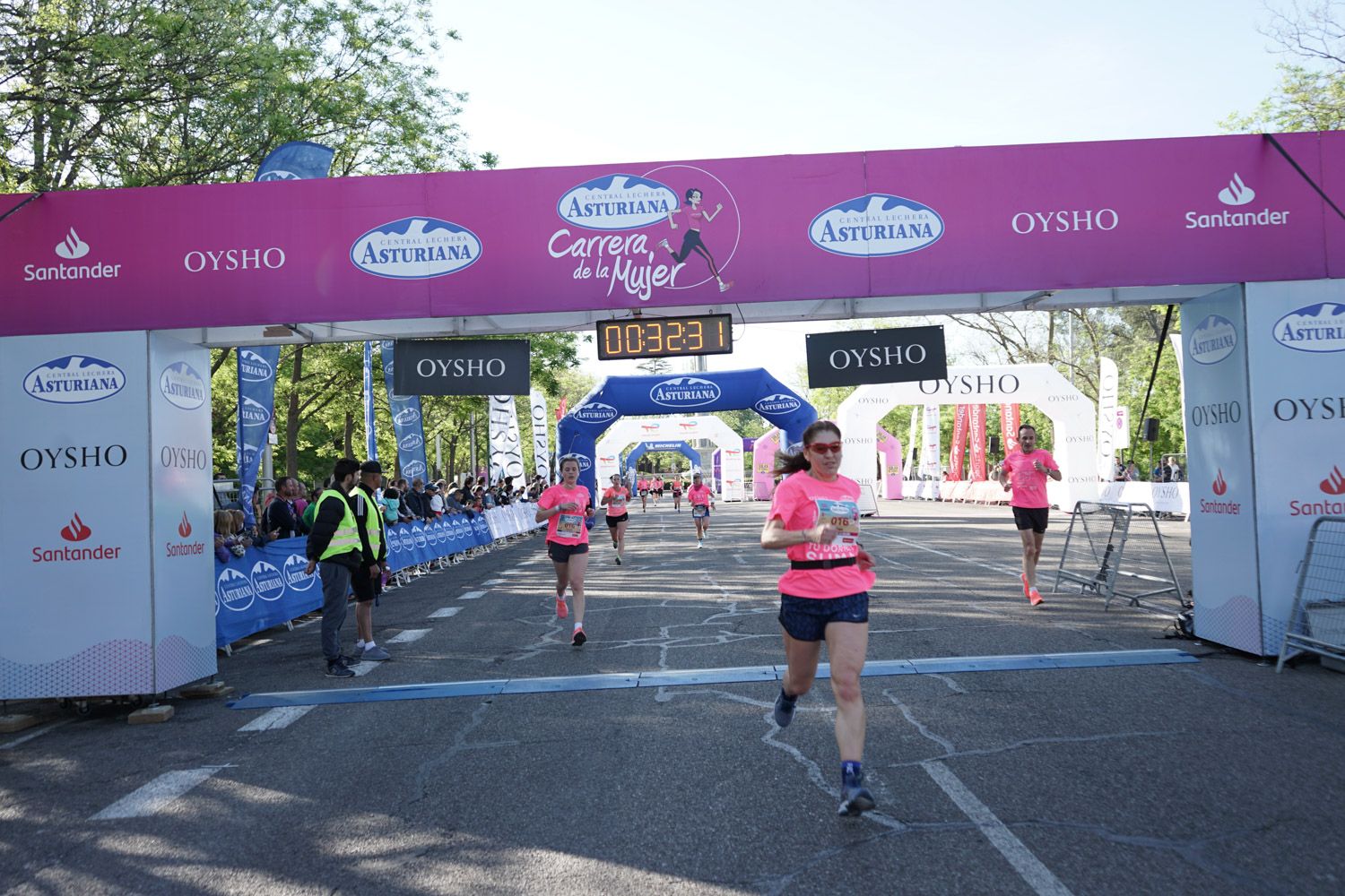 Todas las fotos de meta de la Carrera de la Mujer de Madrid 03130