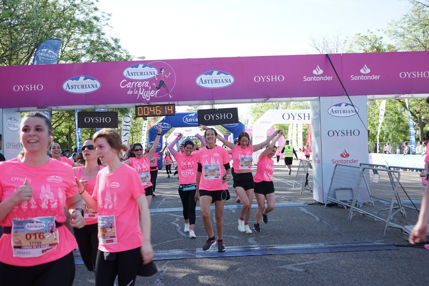 Todas las fotos de meta de la Carrera de la Mujer de Madrid 03324