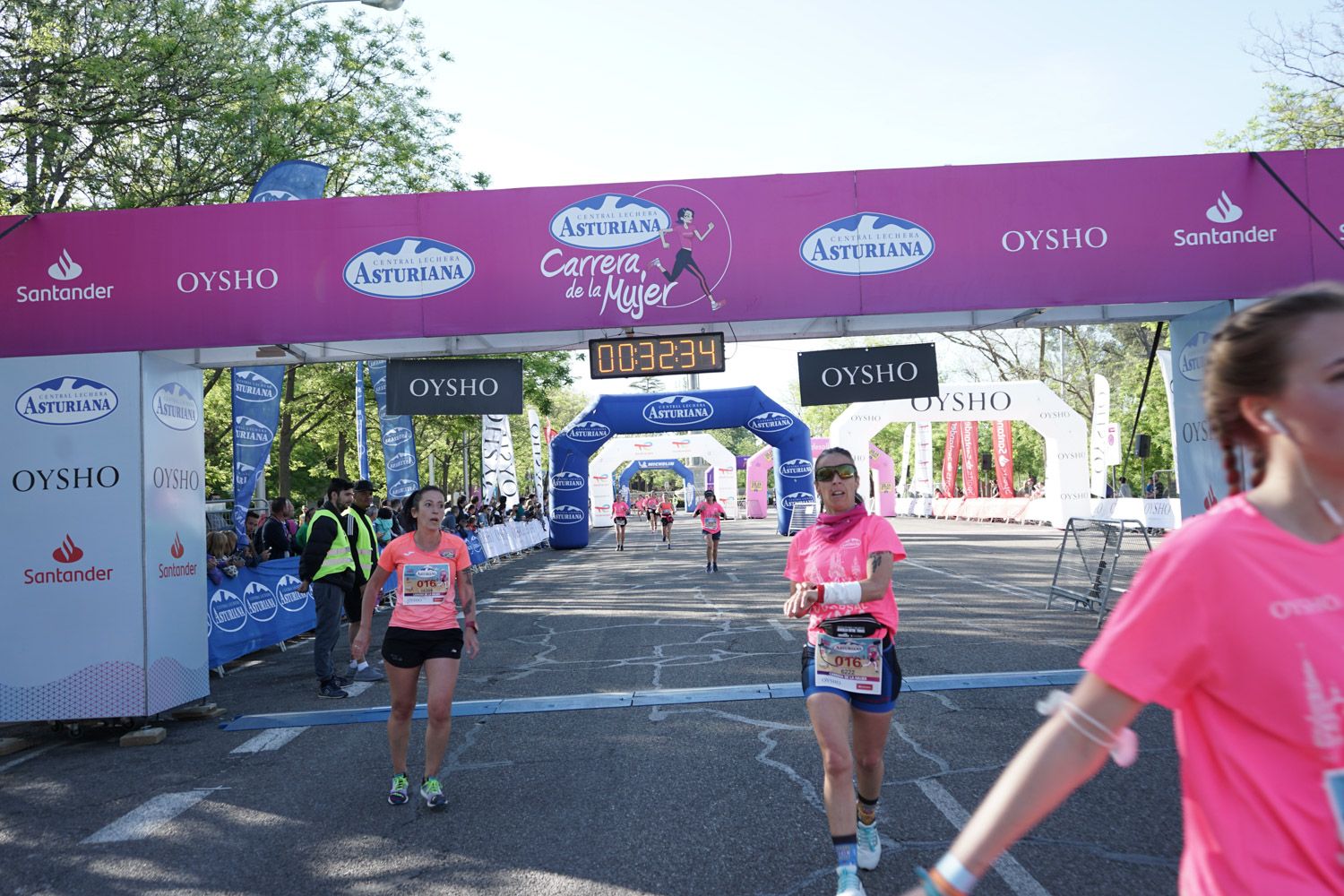 Todas las fotos de meta de la Carrera de la Mujer de Madrid 03131
