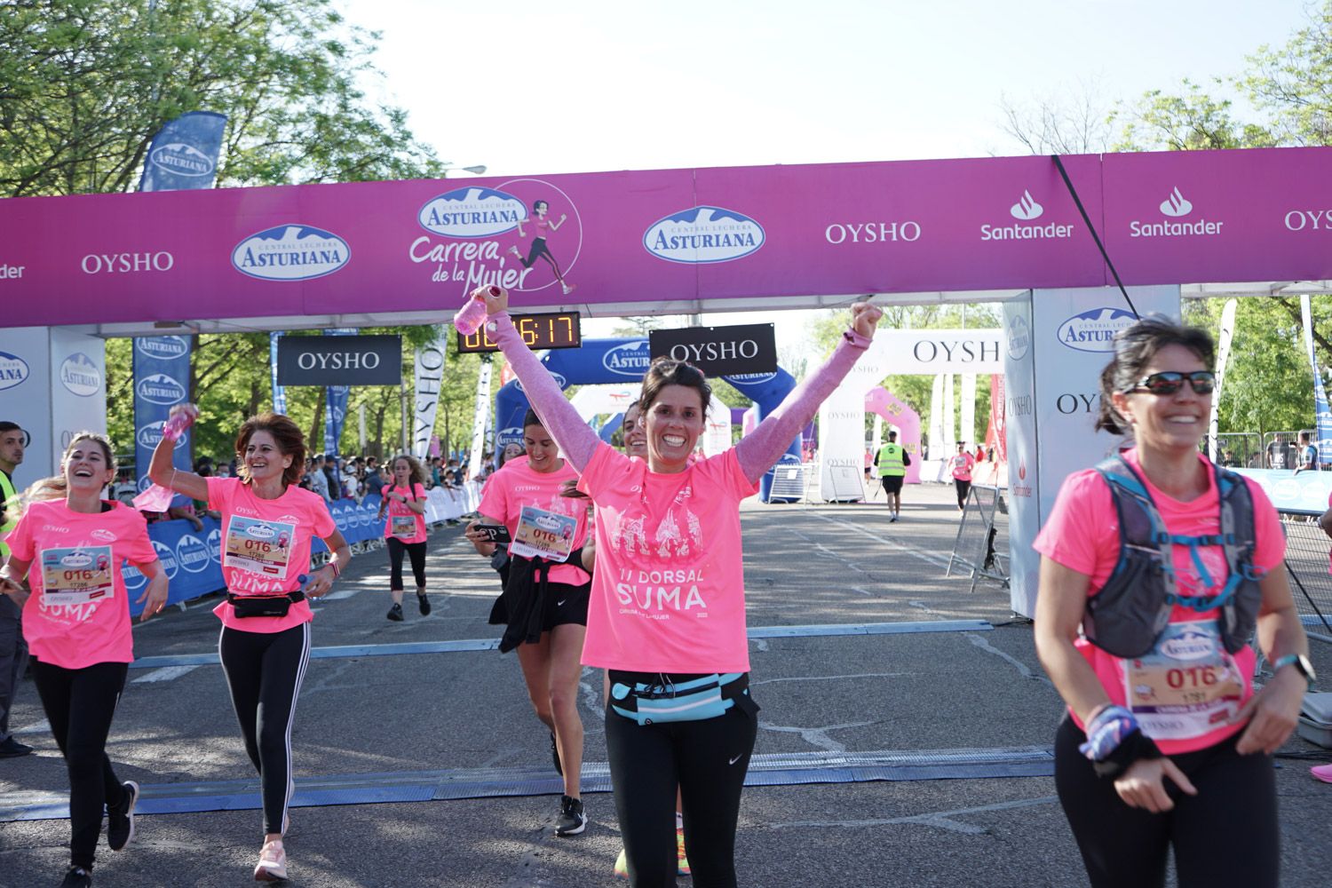 Todas las fotos de meta de la Carrera de la Mujer de Madrid 03325