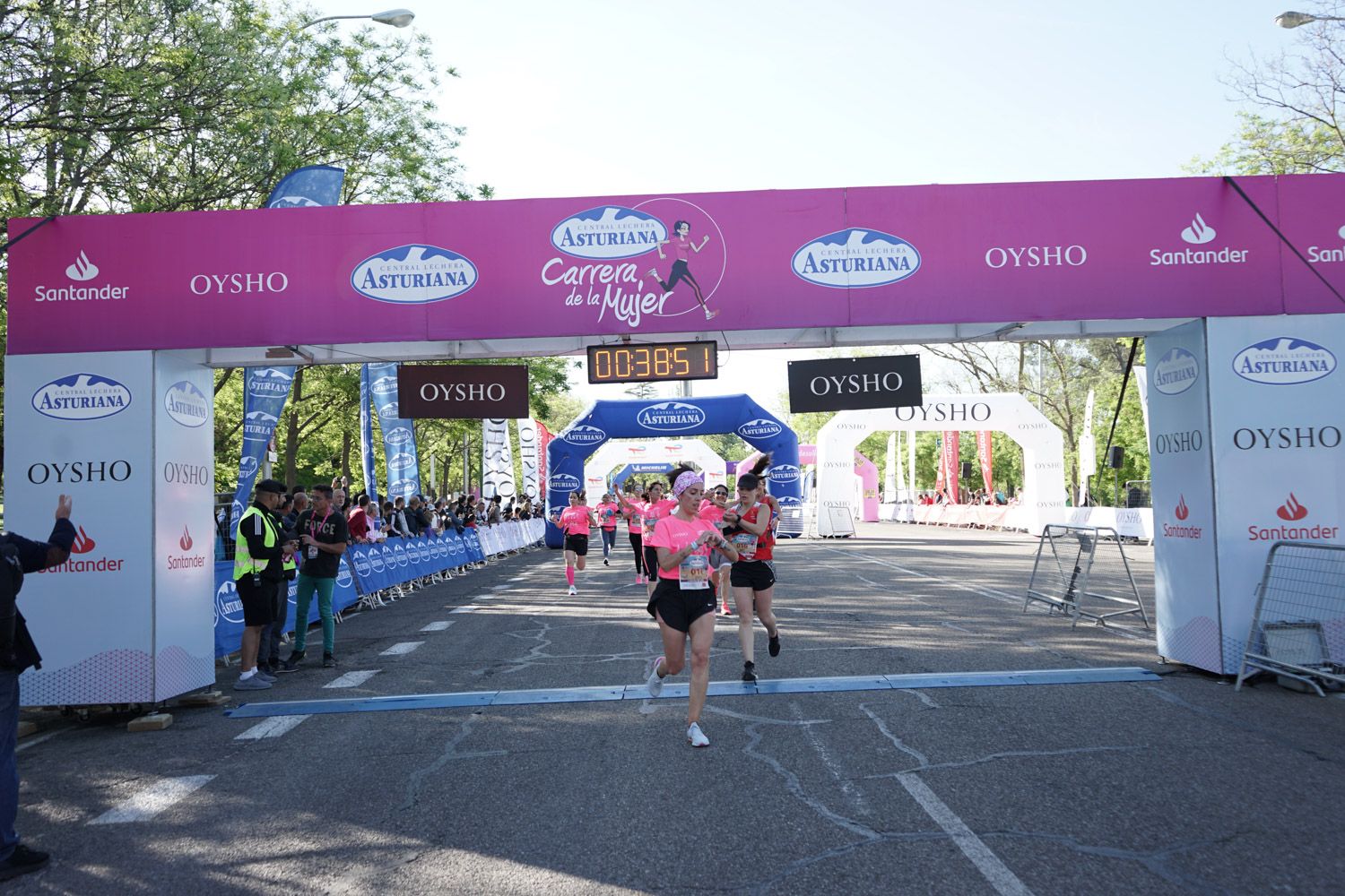 Todas las fotos de meta de la Carrera de la Mujer de Madrid 03230