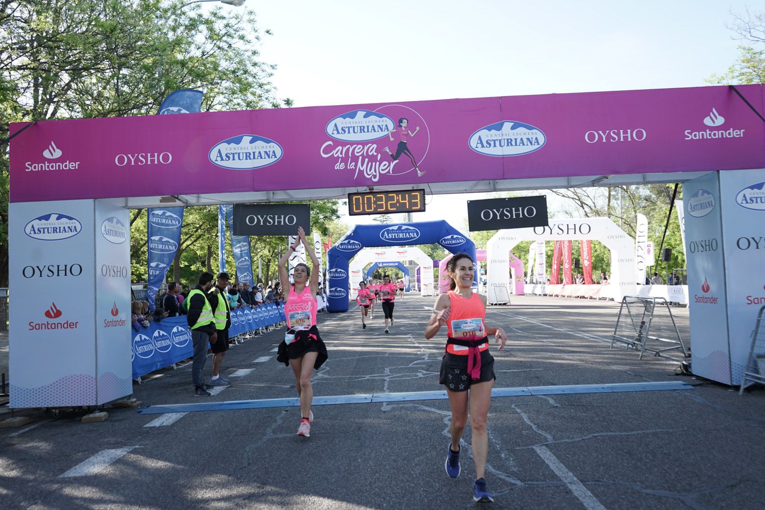 Todas las fotos de meta de la Carrera de la Mujer de Madrid 03133