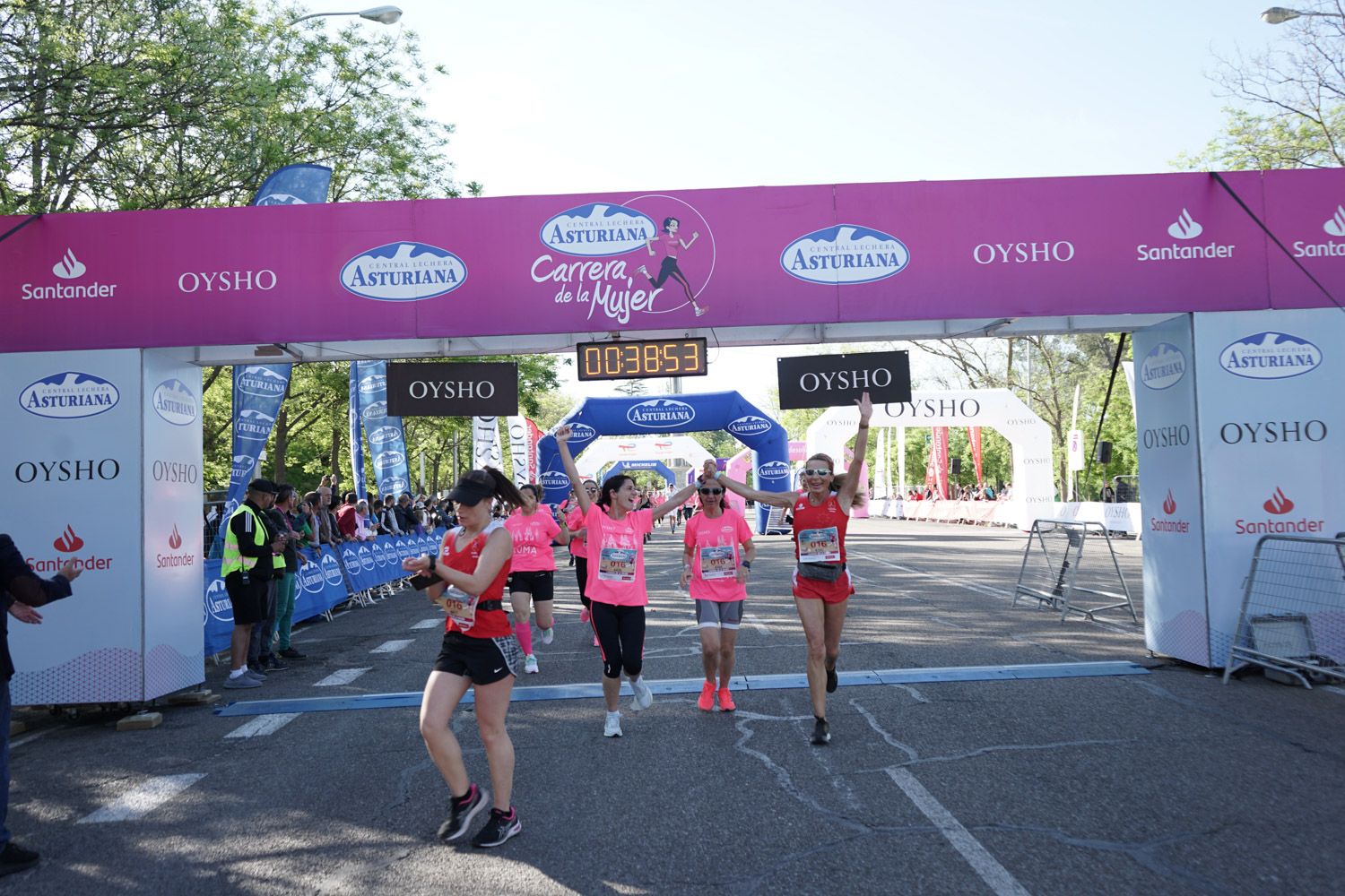 Todas las fotos de meta de la Carrera de la Mujer de Madrid 03231