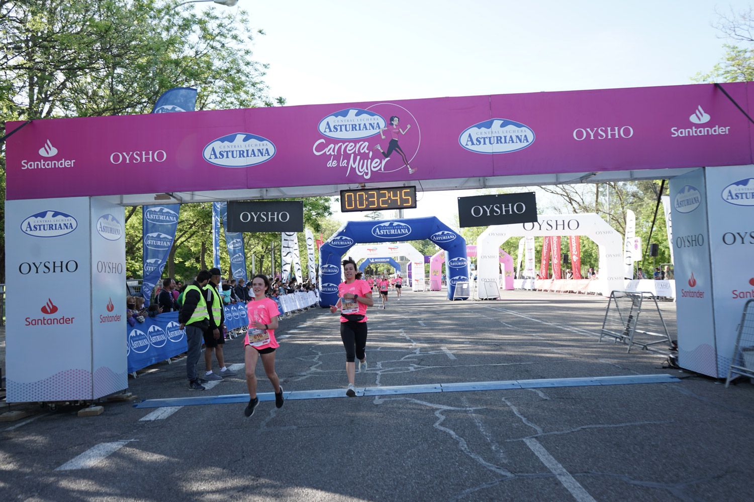 Todas las fotos de meta de la Carrera de la Mujer de Madrid 03134