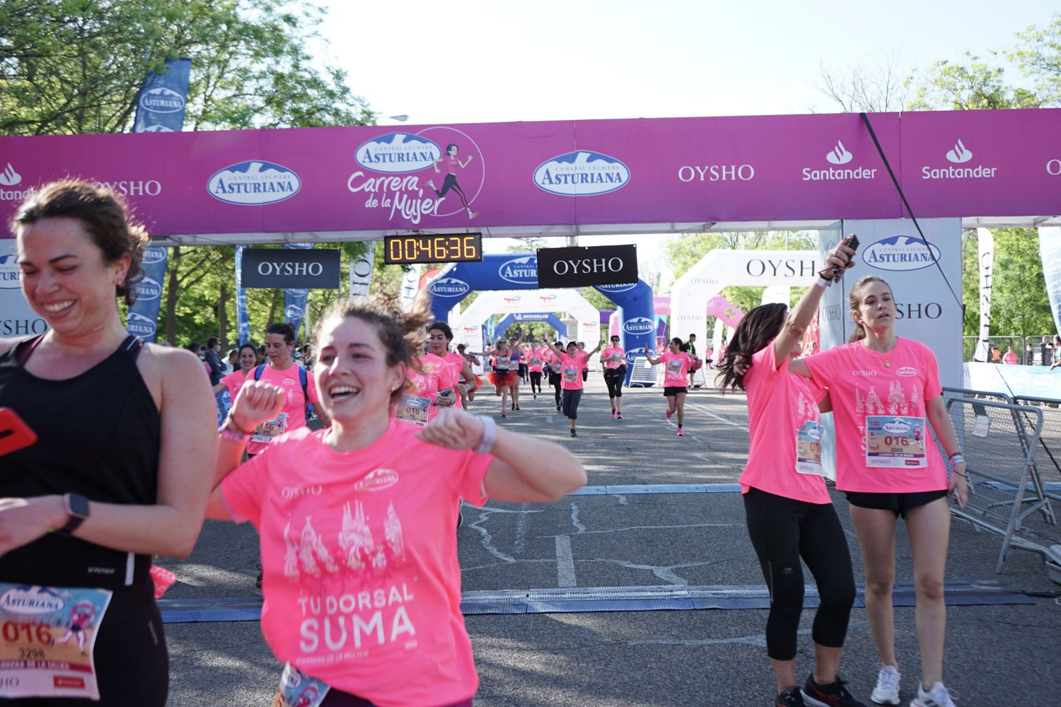 Todas las fotos de meta de la Carrera de la Mujer de Madrid 03328