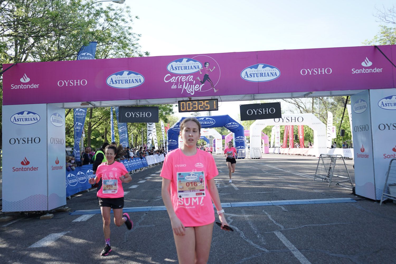 Todas las fotos de meta de la Carrera de la Mujer de Madrid 03136