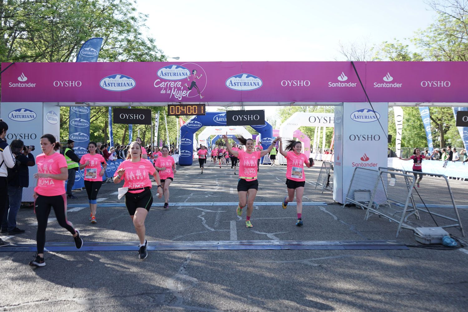 Todas las fotos de meta de la Carrera de la Mujer de Madrid 03236
