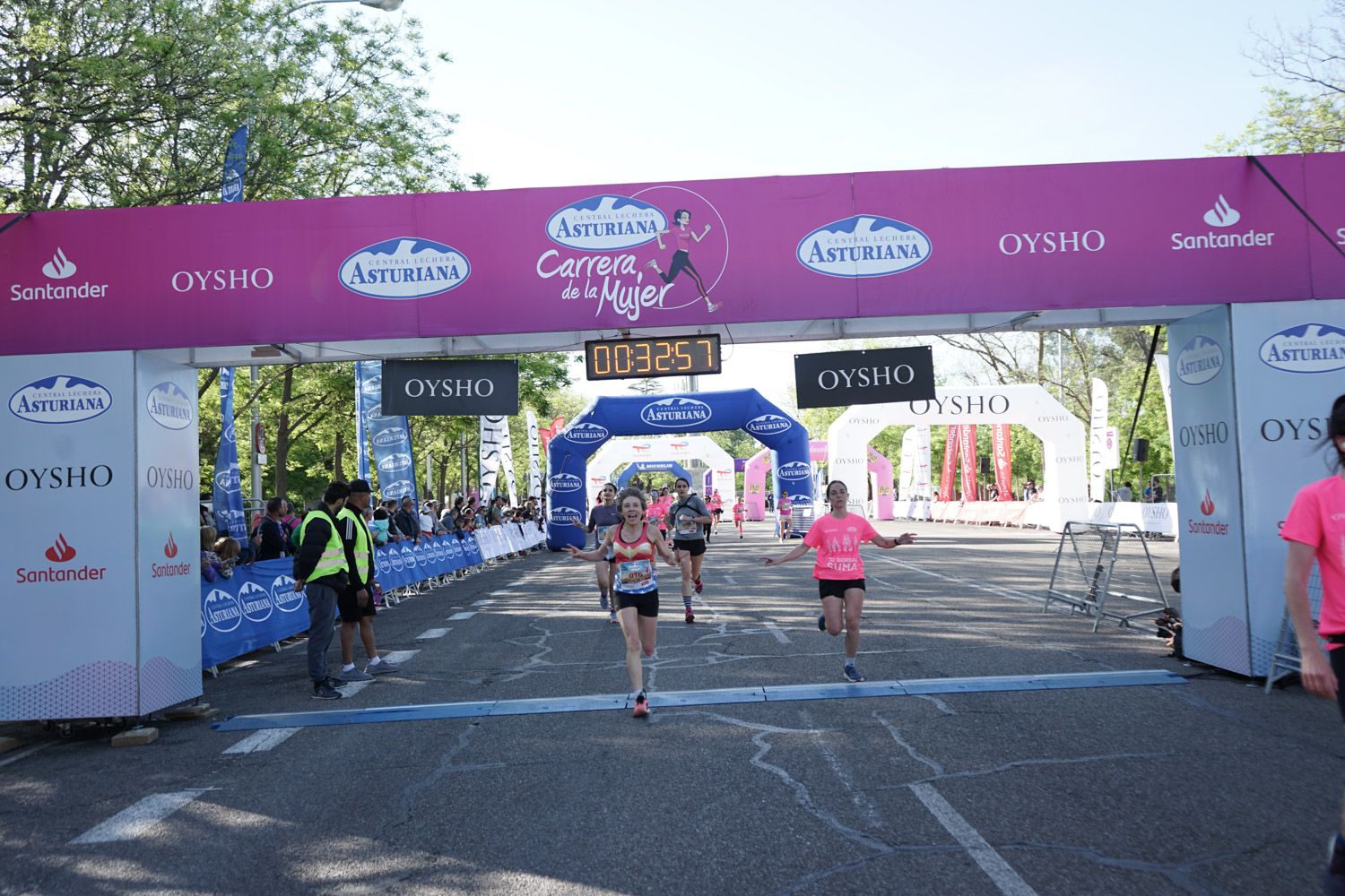 Todas las fotos de meta de la Carrera de la Mujer de Madrid 03138