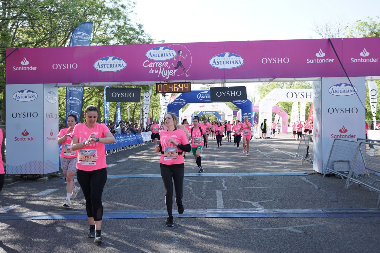 Todas las fotos de meta de la Carrera de la Mujer de Madrid 03332