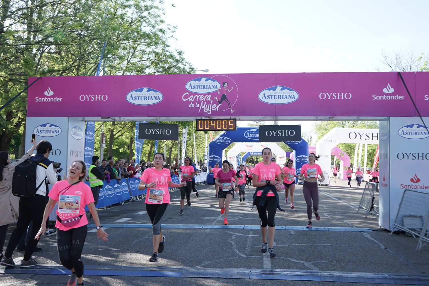 Todas las fotos de meta de la Carrera de la Mujer de Madrid 03237