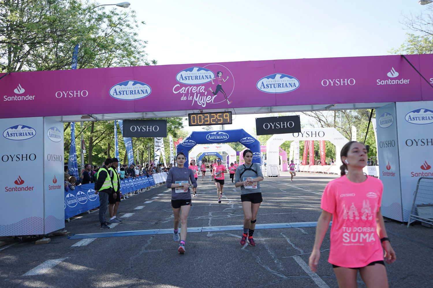 Todas las fotos de meta de la Carrera de la Mujer de Madrid 03139