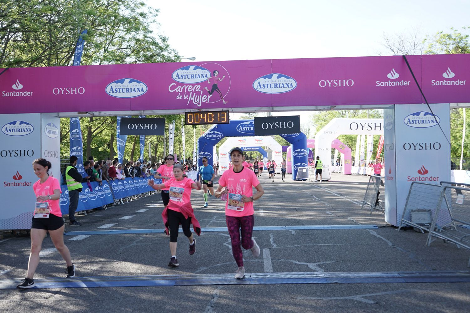 Todas las fotos de meta de la Carrera de la Mujer de Madrid 03239