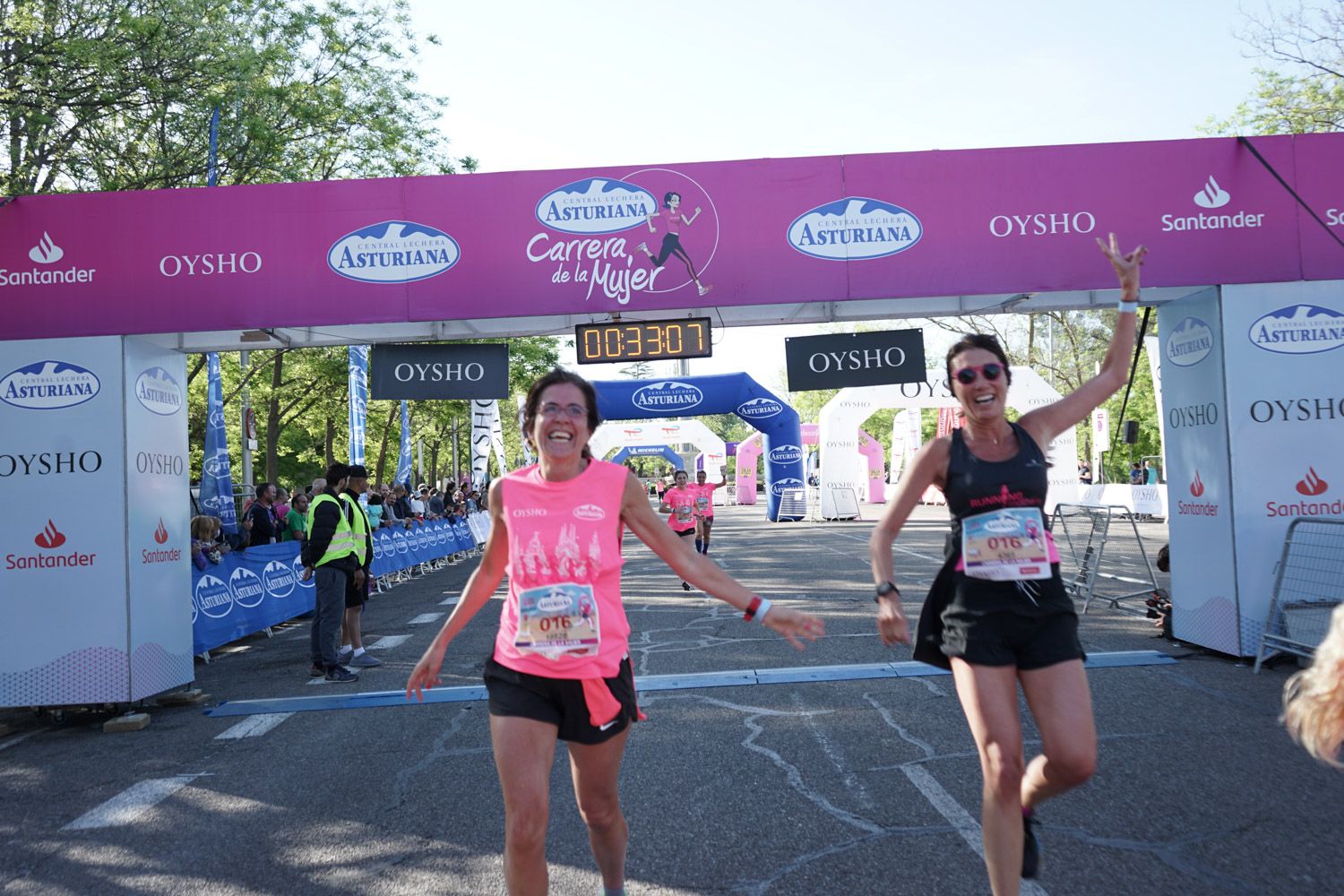 Todas las fotos de meta de la Carrera de la Mujer de Madrid 03141