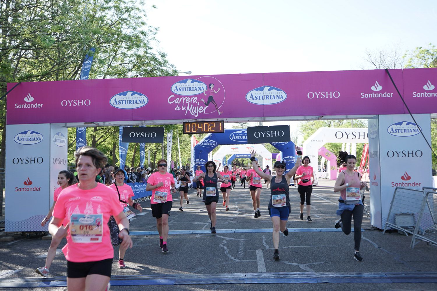 Todas las fotos de meta de la Carrera de la Mujer de Madrid 03241