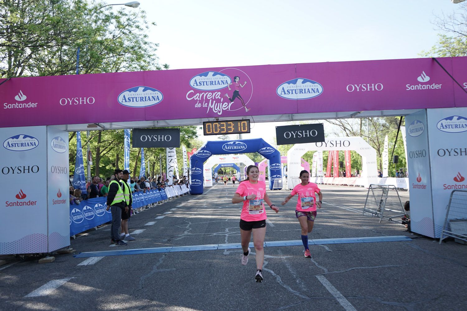 Todas las fotos de meta de la Carrera de la Mujer de Madrid 03142