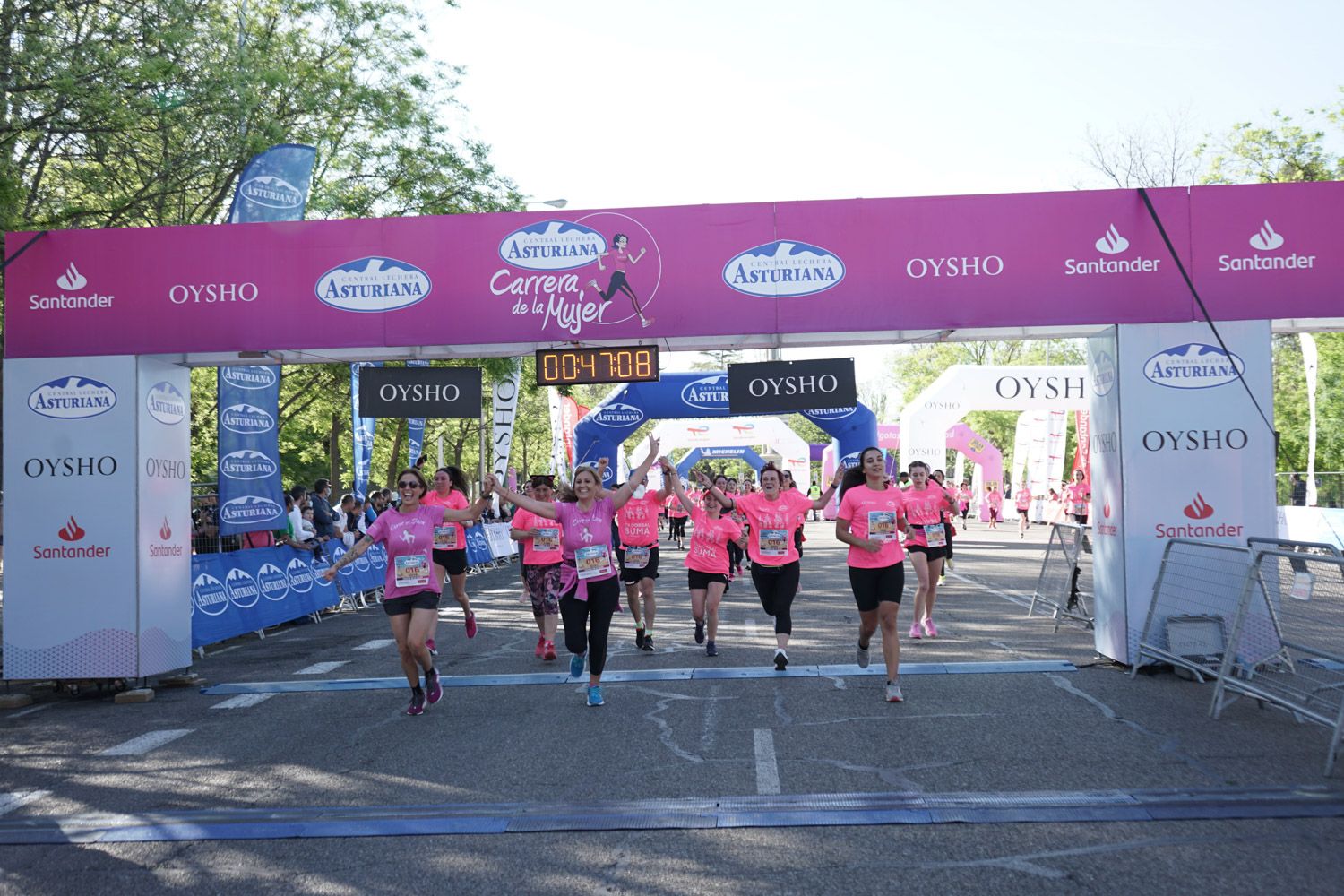 Todas las fotos de meta de la Carrera de la Mujer de Madrid 03336
