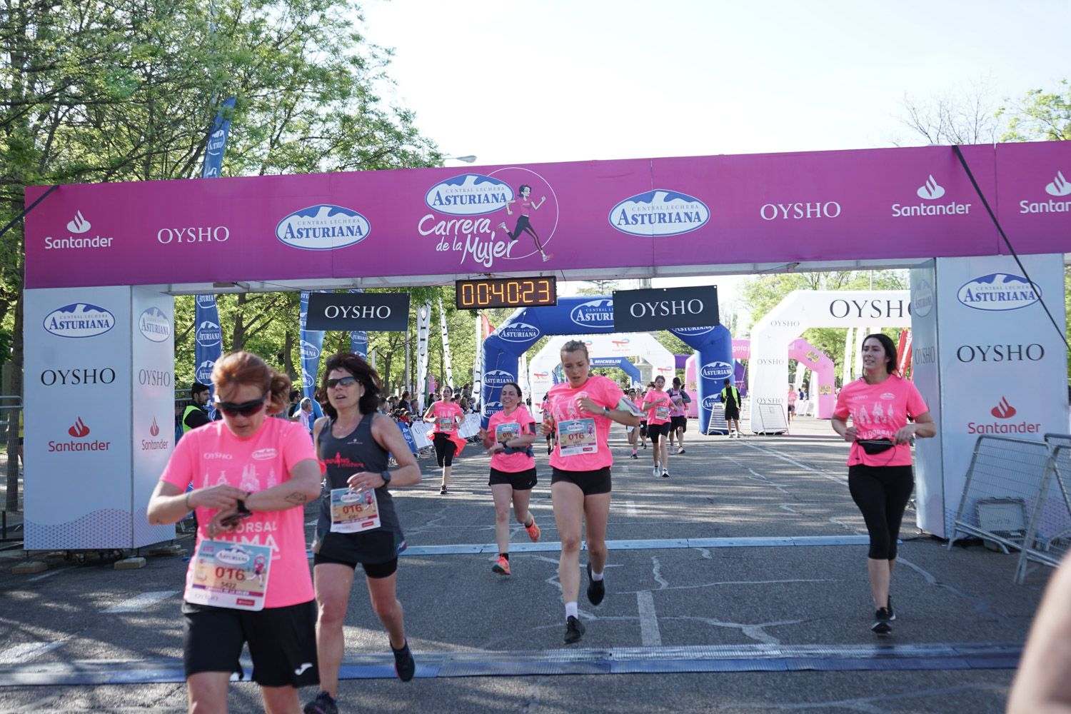Todas las fotos de meta de la Carrera de la Mujer de Madrid 03242