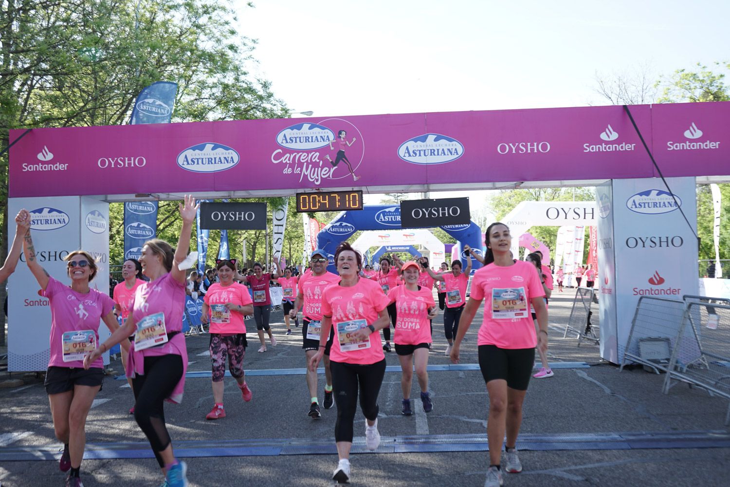 Todas las fotos de meta de la Carrera de la Mujer de Madrid 03337