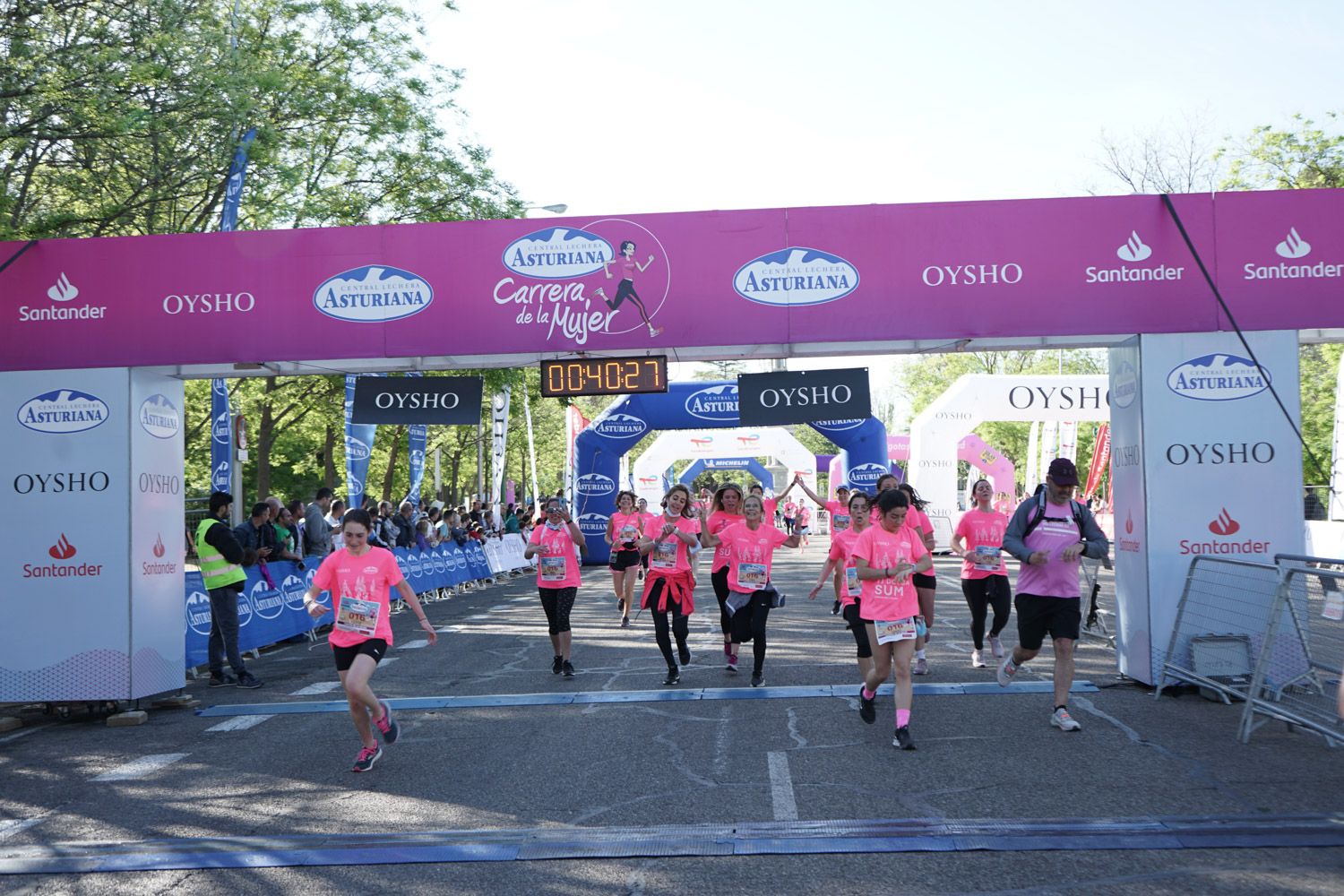 Todas las fotos de meta de la Carrera de la Mujer de Madrid 03243