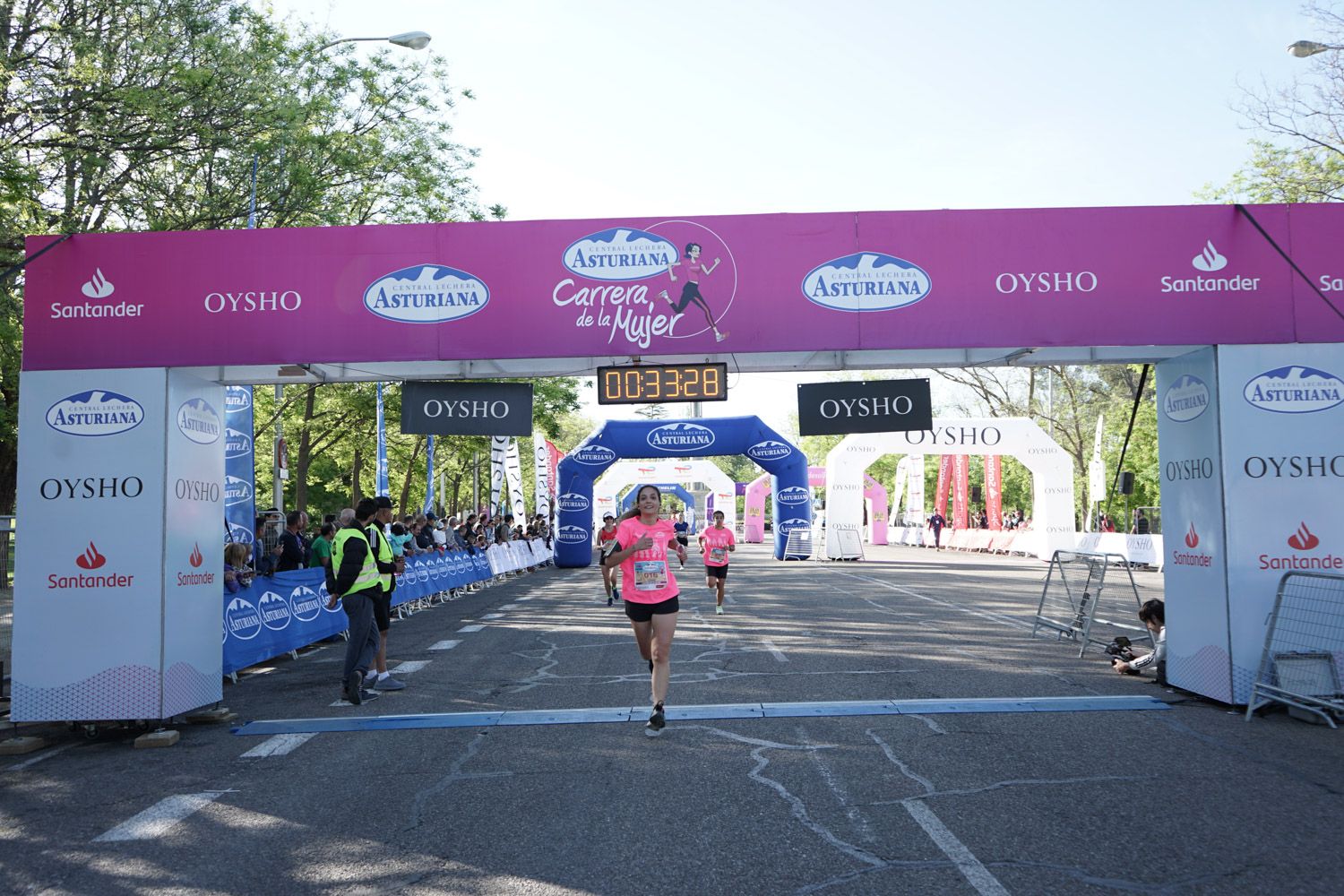 Todas las fotos de meta de la Carrera de la Mujer de Madrid 03144