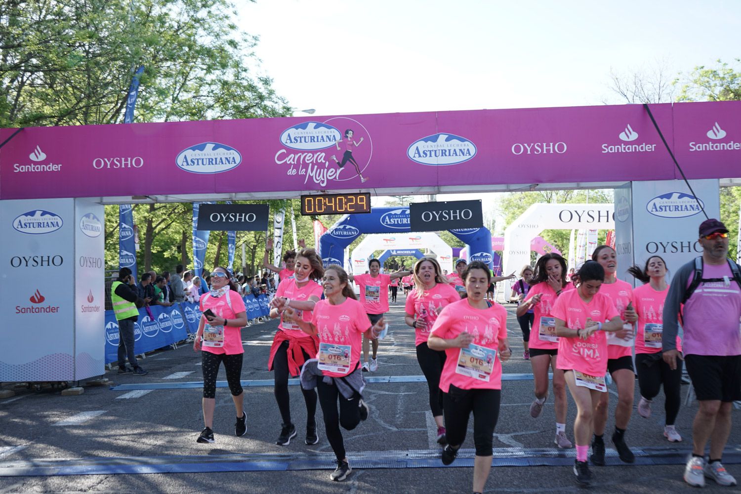 Todas las fotos de meta de la Carrera de la Mujer de Madrid 03244