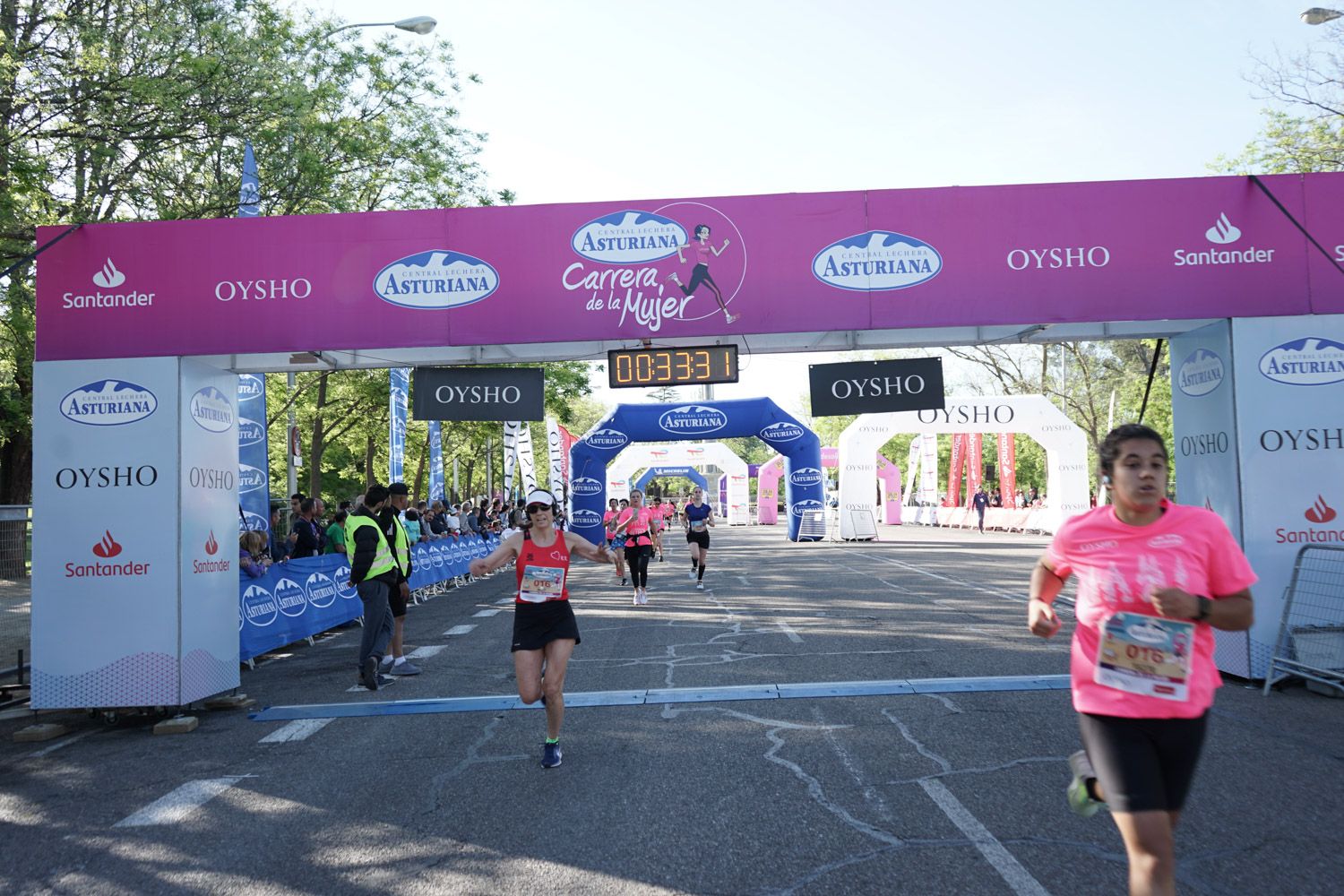 Todas las fotos de meta de la Carrera de la Mujer de Madrid 03145