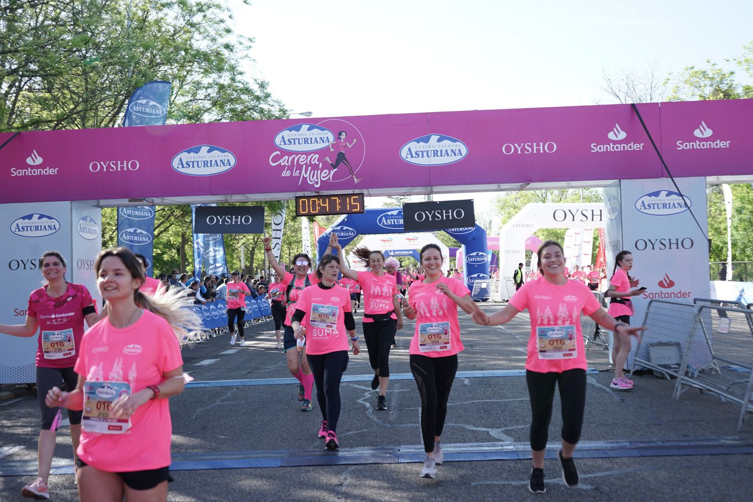 Todas las fotos de meta de la Carrera de la Mujer de Madrid 03339