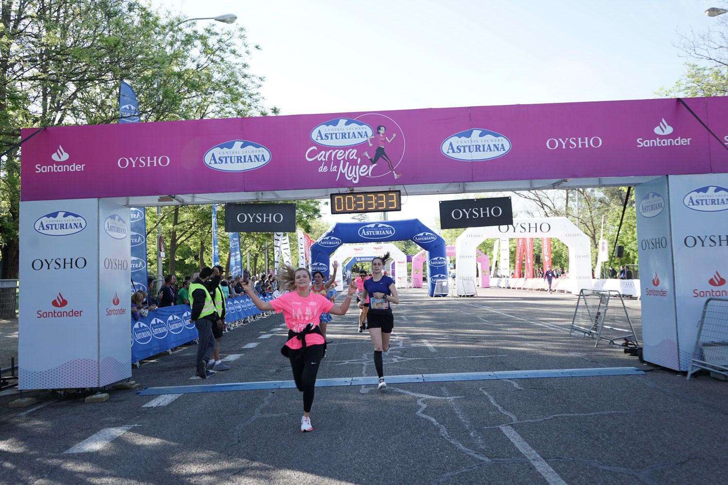 Todas las fotos de meta de la Carrera de la Mujer de Madrid 03146